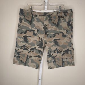 Levi's Men's W36 (Actual 38) Camo Chino Shorts 10" Inseam Flat Front Green Tan